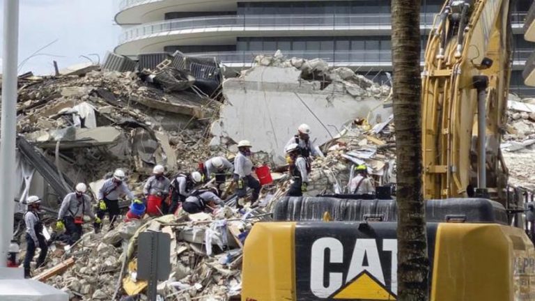 Asciende a 11 muertos tras derrumbe de un edificio en Miami