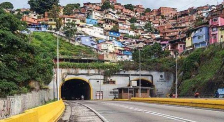 Presunto integrante de El Coqui explotó al lanzar granada en túnel