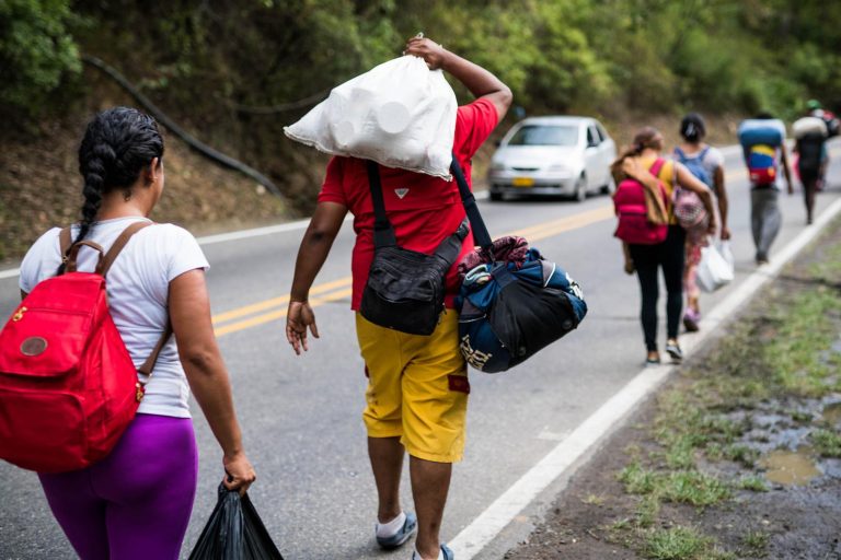 Venezolanos en Perú piden investigar que pasó con el dinero de la ayuda humanitaria