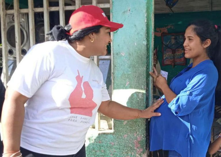 Precandidata Liliana Ortega recorrió Mocundo, Caja de Agua y Las Casitas de Guacara