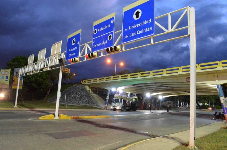 Alcalde Gutiérrez acentuó rehabilitación e instalación de 900 lámparas en vías de Naguanagua