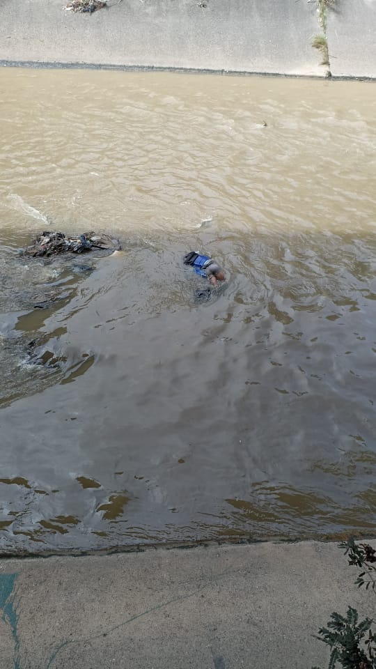 Cadáver en el Río Guaire - Cadáver en el Río Guaire