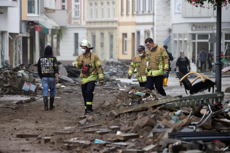 Asciende a 103 personas muertas por inundaciones en Alemania