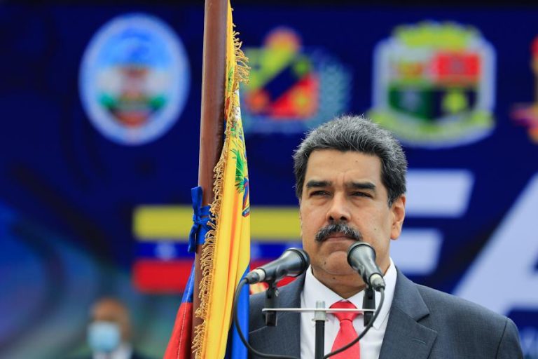 Maduro en la transmisión de mando militar: la derecha dirige las bandas criminales