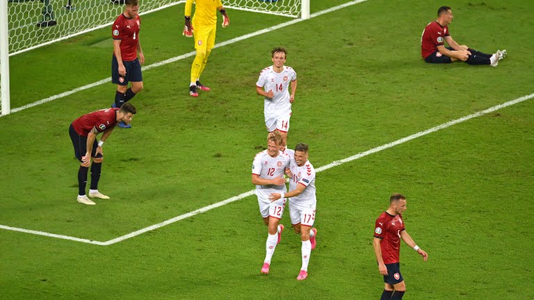 Dinamarca avanzó a las semifinales de la Eurocopa