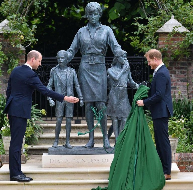 Estatua en honor a la princesa Diana de Gales (+fotos)