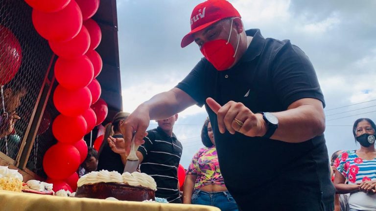 Precandidato Ángel Fernández celebró su cumpleaños con caminata en Los Guayos