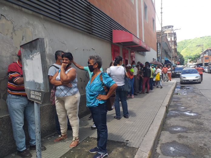 Fallas en plataforma del Banco de Venezuela generan largas colas para efectuar reclamos
