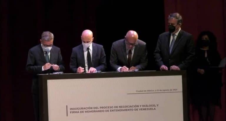 Oposición y el Gobierno Nacional firmaron memorando de entendimiento en primera reunión de diálogo Oposición y el Gobierno Nacional firmaron memorando de entendimiento en primera reunión de diálogo