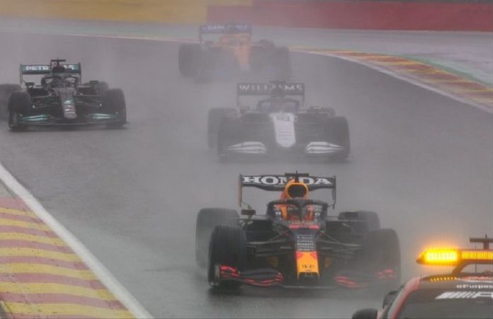Verstappen ganó Gran Premio de Bélgica dominado por la lluvia