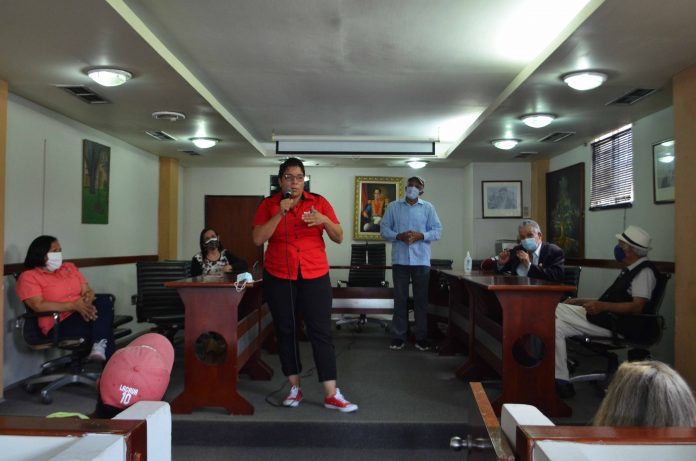 Precandidata Ana González apoya la lucha de docentes