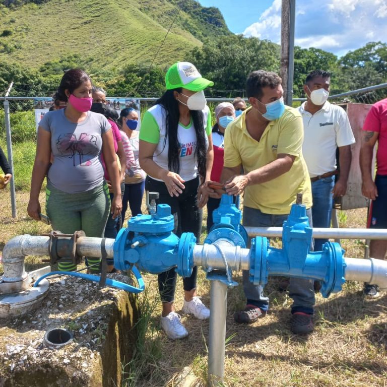 Alcaldesa Fairuth Ortega reaperturó bomba de agua en San Joaquín