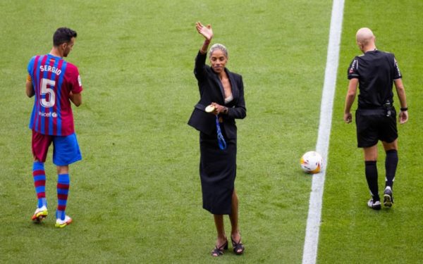 Yulimar Rojas hizo el saque de honor en el Camp Nou