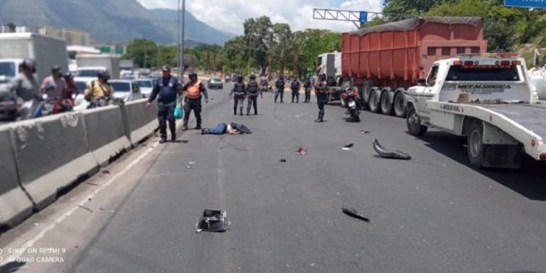 Aparatoso accidente en Autopista Francisco Fajardo deja un muerto y herido