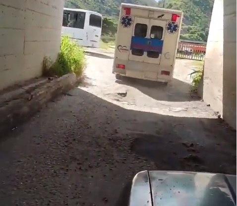 Salida de Altamira en Guacara a la ARC necesita arreglos (VÍDEO)