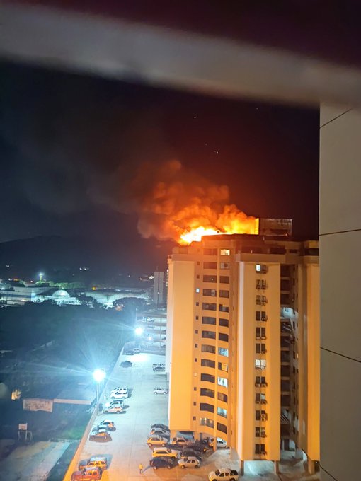 Se registró incendio en el edificio Las Aves en La Granja, Naguanagua