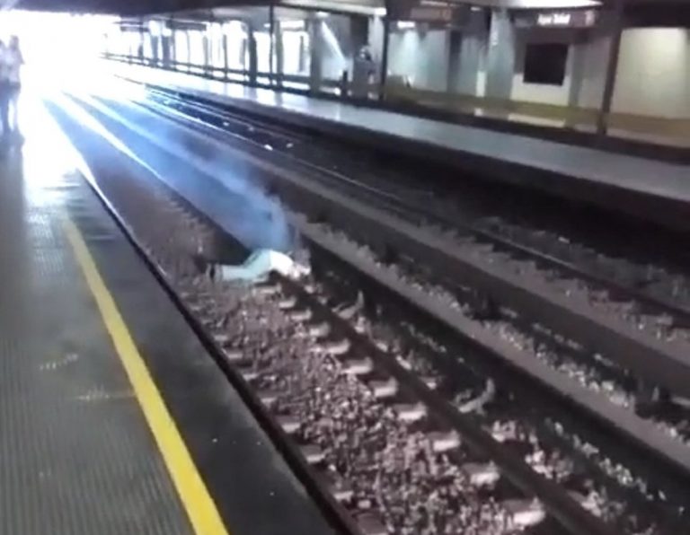 Muere electrocutado un hombre tras caer en rieles del Metro Agua Salud