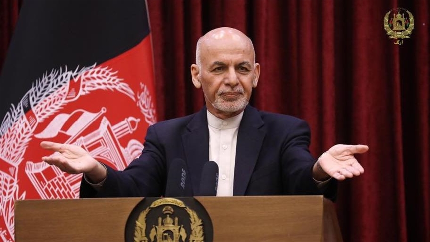 Presidente de Afganistán abandonó el país