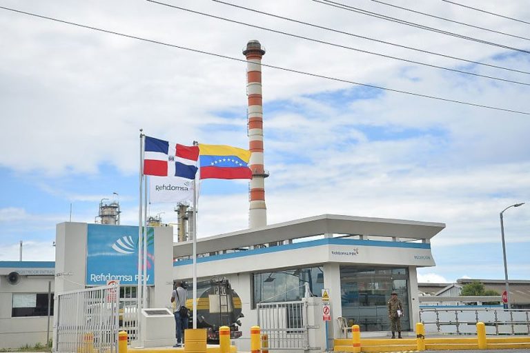 PDVSA cedió participación en refinería dominicana