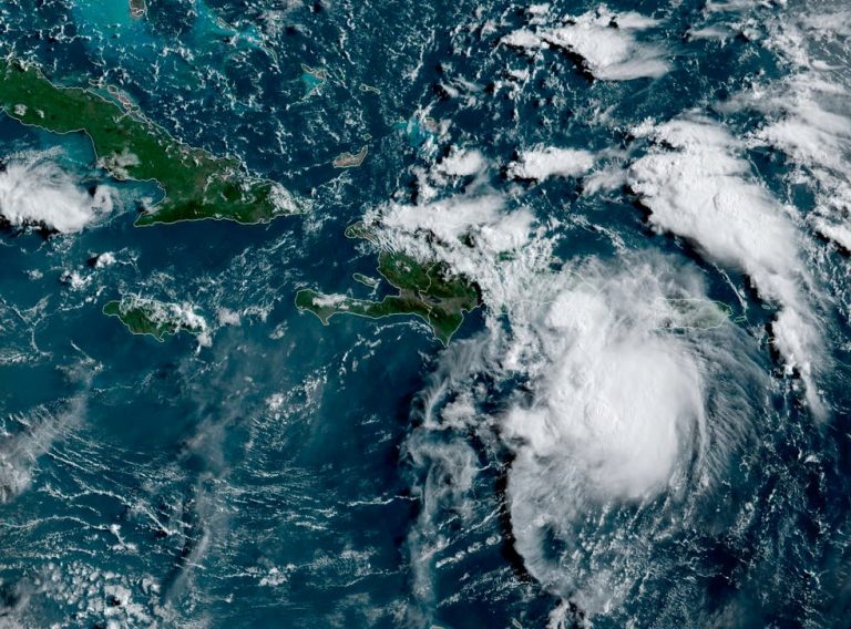 Tormenta tropical Grace se desplaza rumbo a Florida y Haití