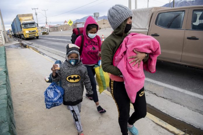 Ingresaron a Chile cientos de migrantes venezolanos a través de la frontera con Bolivia