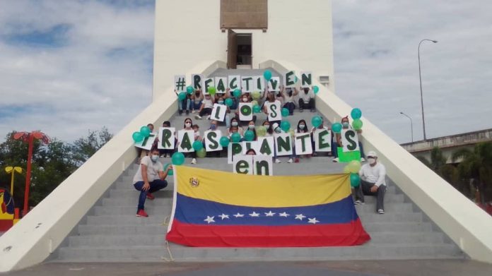 Barquisimeto Pacientes a la espera trasplante protestaron en el Obelisco