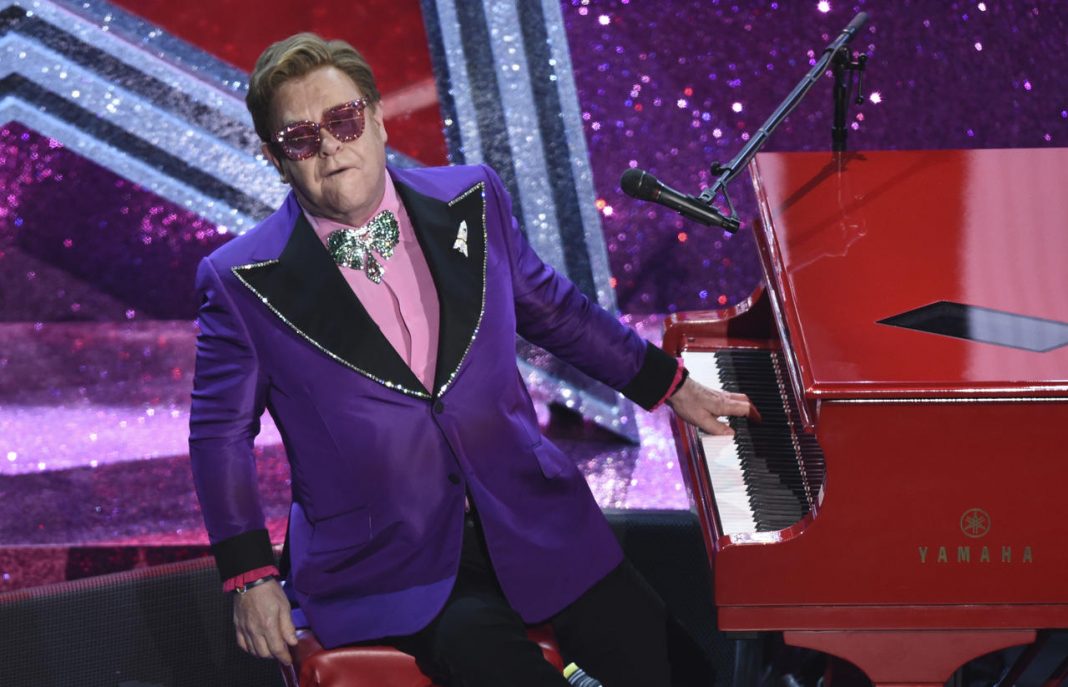 Elton John pospone su próxima gira