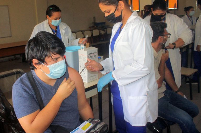 Inician jornada especial de vacunación para sector universitario de Carabobo