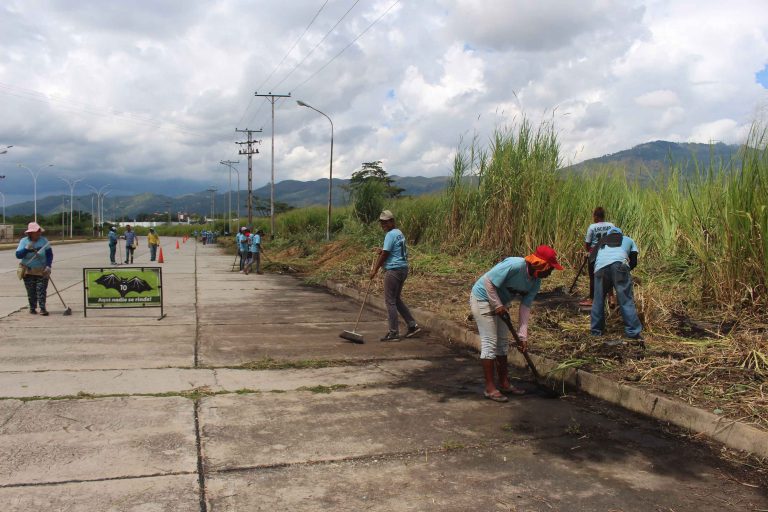 Inician plan integral de mantenimiento en la urbanización Manantial, Naguanagua