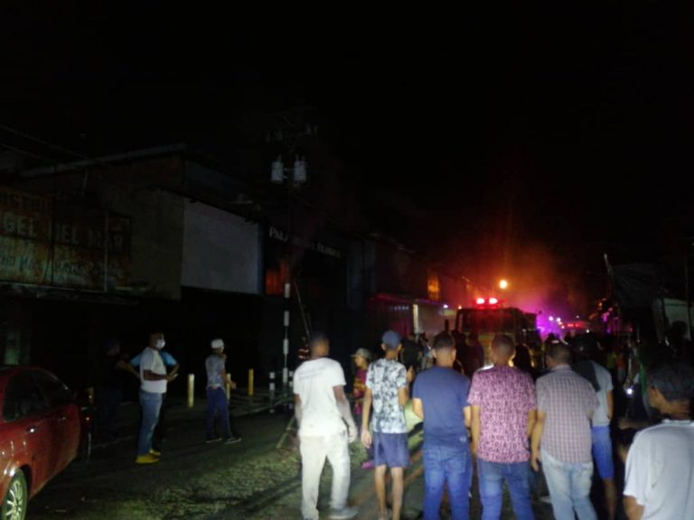 Reportaron incendio en local del Mercado de Los Guajiros