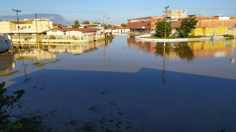 Alerta en Anzoátegui tras desbordamiento del río Neverí