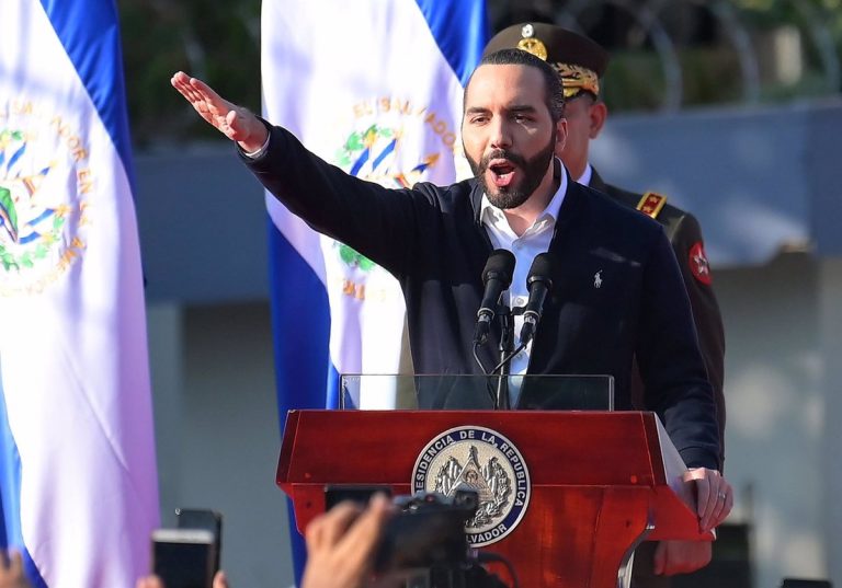 Nayib Bukele se describe como «dictador de El Salvador» en Twitter
