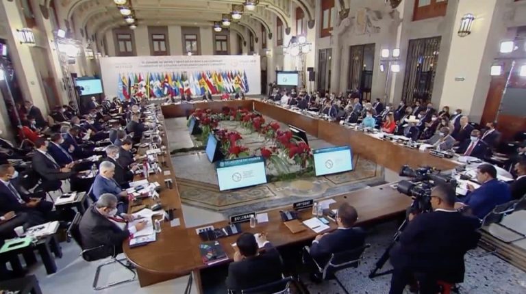 Nicolás Maduro responde a los presidentes de Paraguay y Uruguay en la Celac