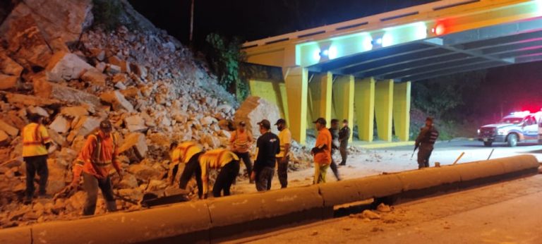 Derrumbes en la Autopista Valencia Puerto Cabello están atendidos por Invialca