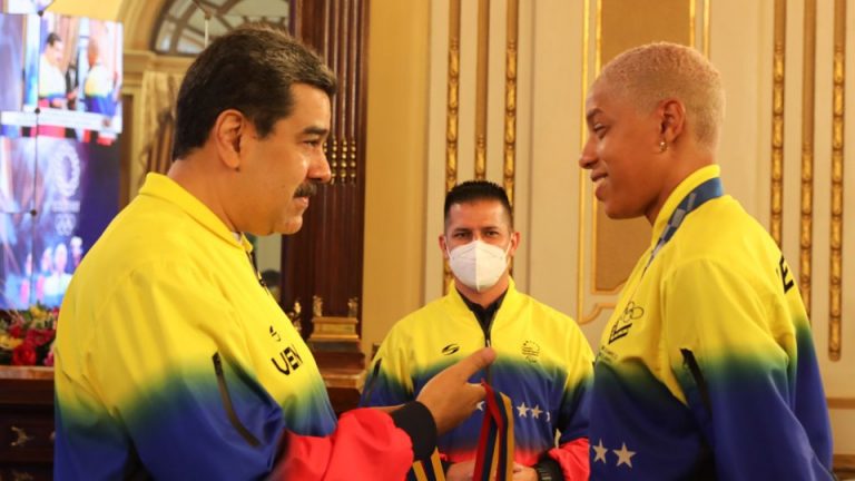 Yulimar Rojas en Caracas recibió la Orden Libertadores