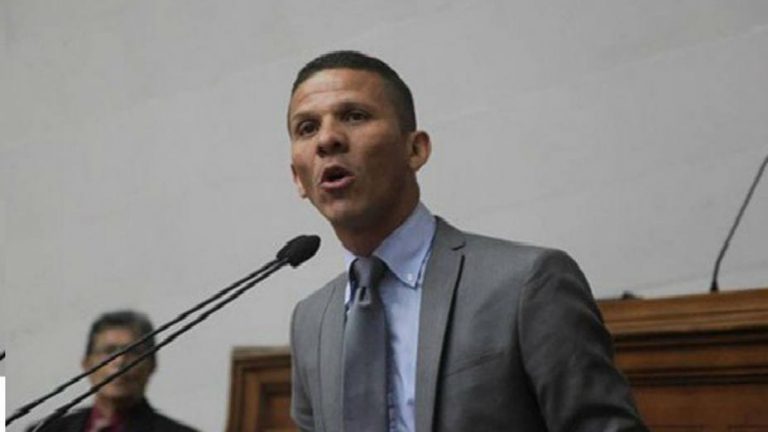 Gilber Caro anuncia su salida de Venezuela y denunciará su caso al CPI