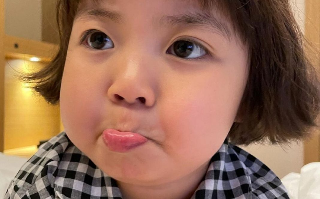 Imagen niña coreana no usar stickers virales - Imagen niña coreana no usar stickers virales