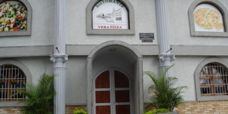 Vera Pizza sancionado por discriminación contra una pareja homosexual