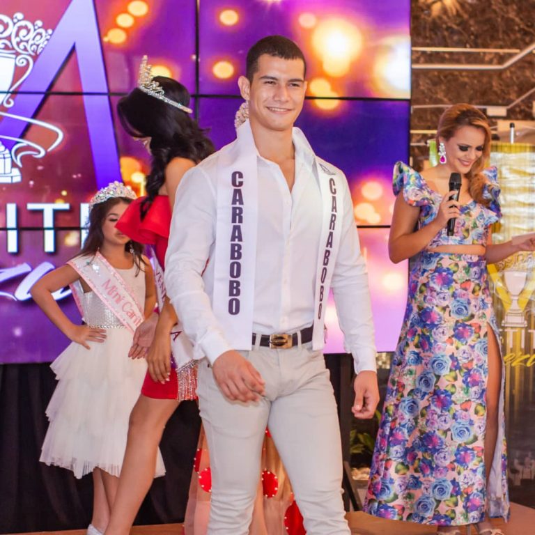 Samuel Chacón representa con orgullo a Carabobo en el Mister Petite Venezuela