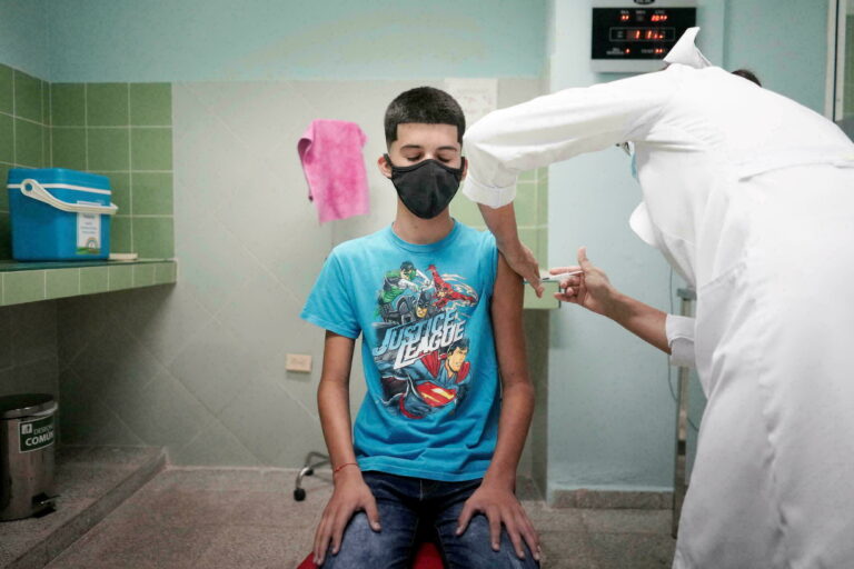 Maduro: El lunes 25-O inicia la vacunación de niños mayores de 12 años