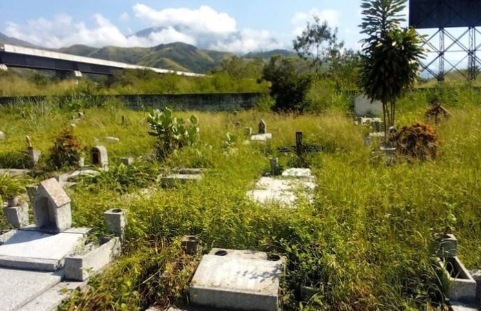 Cementerio Municipal de San Joaquín olvidado para el Día de los Muertos