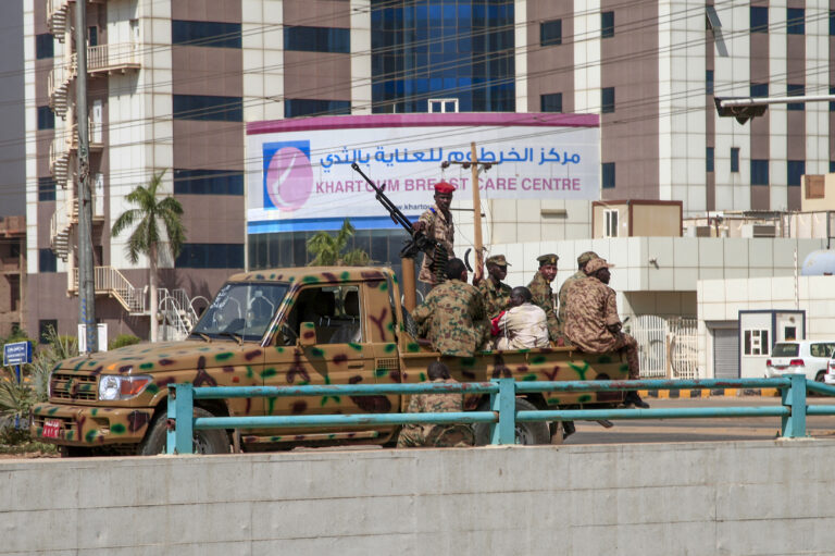 Golpe de estado en Sudán deja protestas y detenidos
