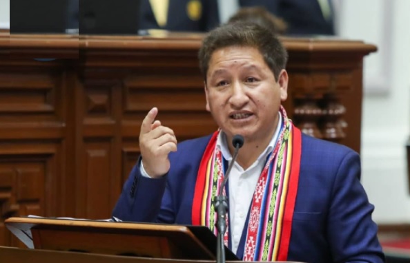 Presidente de Perú, aceptó renuncia de primer ministro Guido Bellido