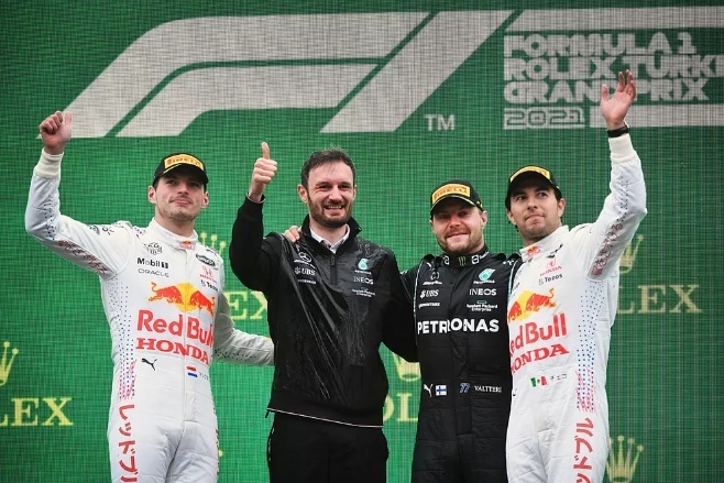 Bottas conquistó bajo la lluvia el Gran Premio de Turquía
