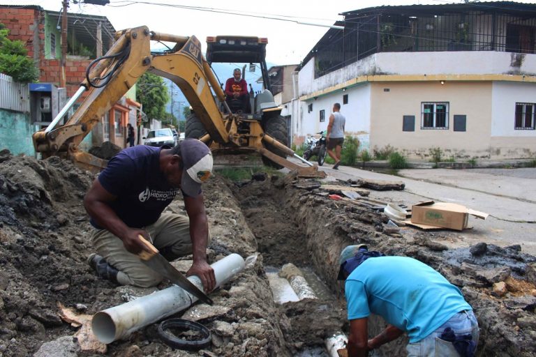 Sustituyen tuberías de aguas servidas en Barrio Unión de Naguanagua