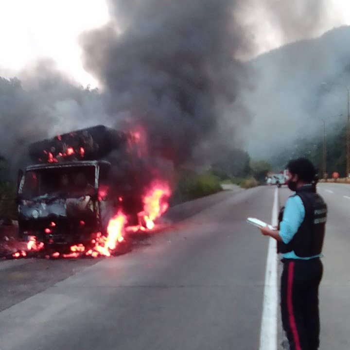 Reportaron incendio de un camión en Trincheras sin lesionados