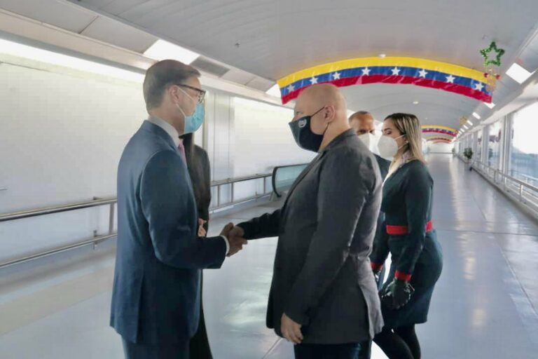 Fiscal de la CPI Karim Khan llegó a Venezuela para una visita de tres días