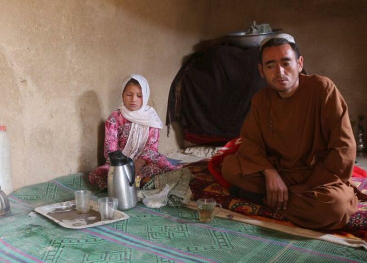 Padre vende a su hija afgana - Padre vende a su hija afgana