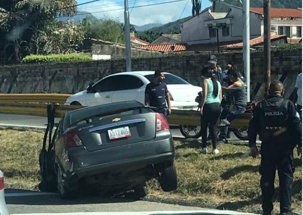 Reportaron accidente vial en el Distribuidor Las Clavellinas