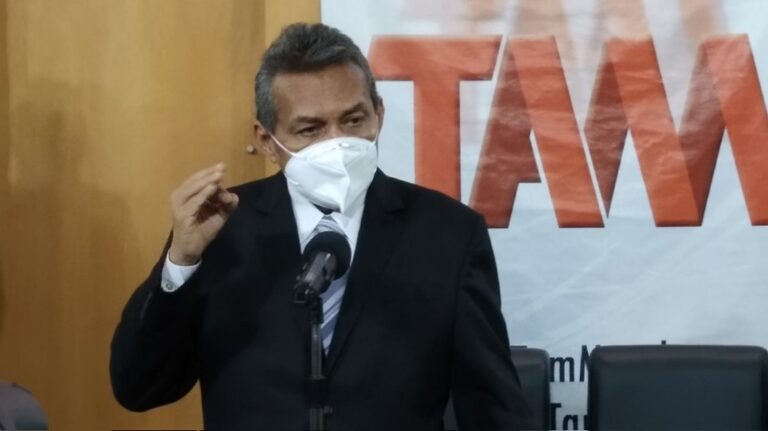 Gobernador de Mérida anuncia que tiene COVID-19
